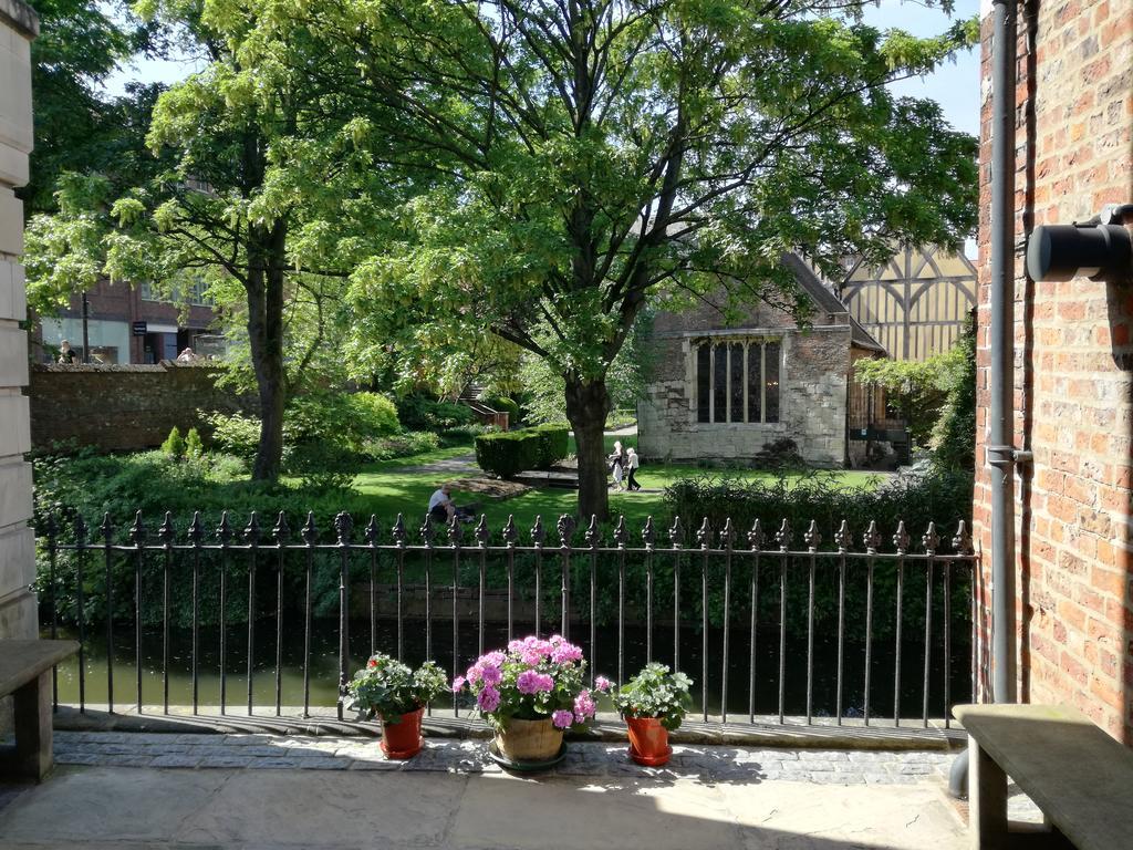 Merchants Place Apartment York Exterior photo